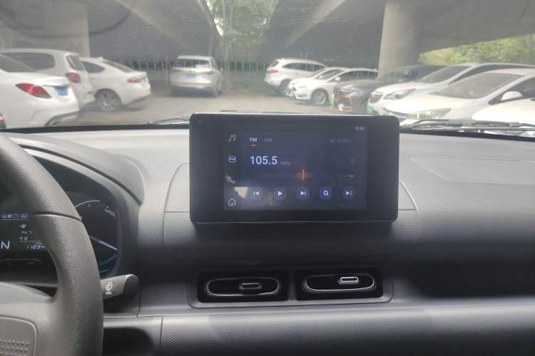 Used Wuling Hongguang New Energy 2024 All-Electric Model 300KM Standard Version Audio And AC Panel