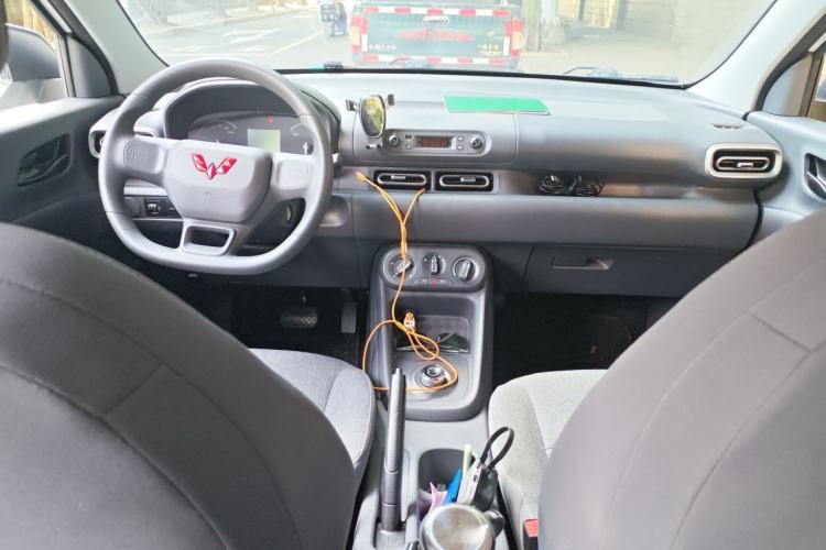 Used Wuling Hongguang New Energy 2024 All-Electric Model 300KM Practical Version Center Console