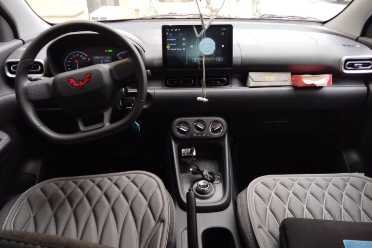 Used Wuling Hongguang New Energy 2024 All-Electric Model 300KM Practical Version Center Console