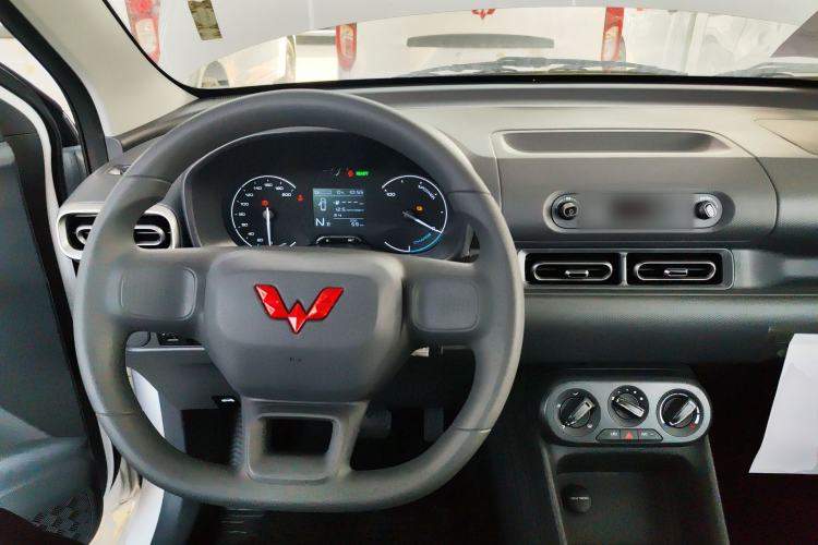 Used Wuling Hongguang New Energy 2024 All-Electric Model 300KM Practical Version Center Console