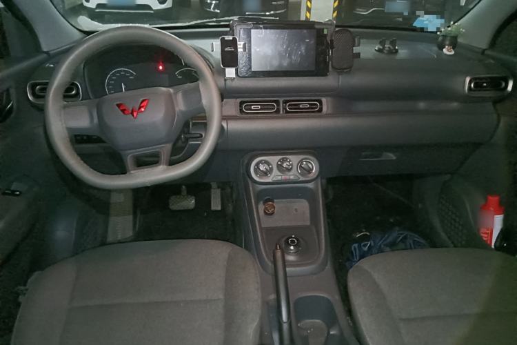 Used Wuling Hongguang New Energy 2024 All-Electric Model 300KM Standard Version Center Console