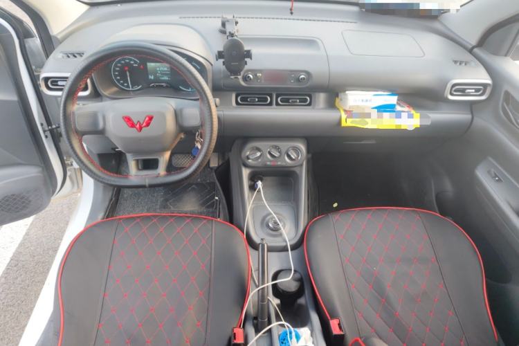 Used Wuling Hongguang New Energy 2024 All-Electric Model 300KM Practical Version Center Console