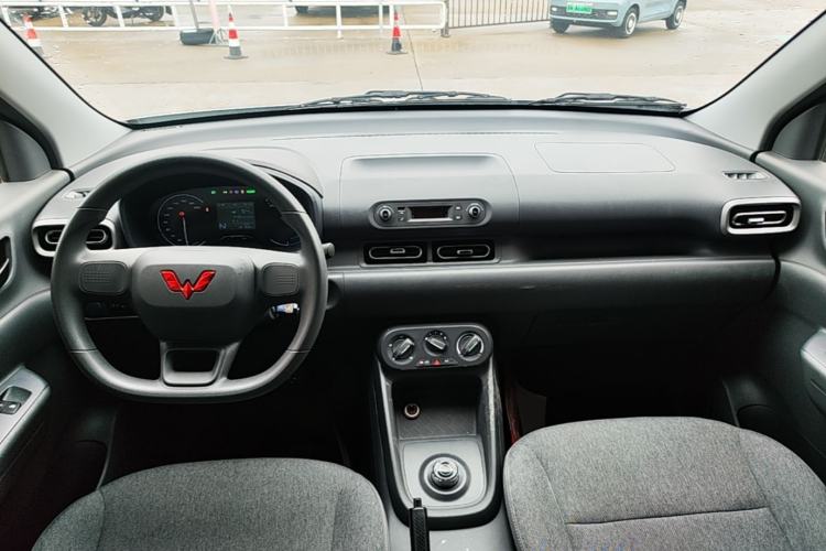 Used Wuling Hongguang New Energy 2024 All-Electric Model 300KM Practical Version Center Console