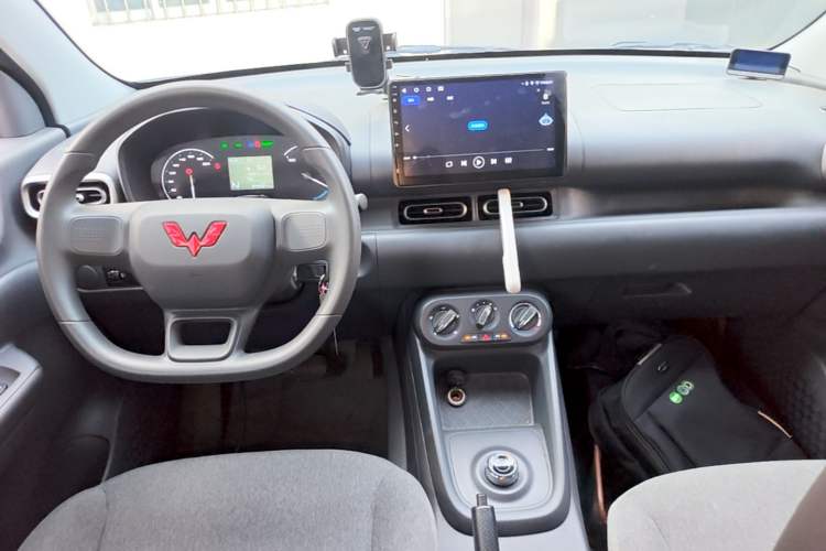 Used Wuling Hongguang New Energy 2024 All-Electric Model 300KM Practical Version Center Console