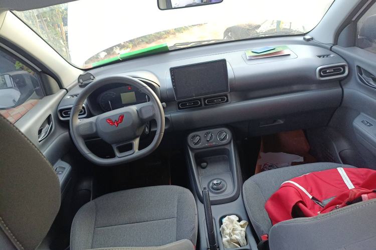 Used Wuling Hongguang New Energy 2024 All-Electric Model 300KM Standard Version Center Console