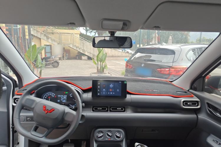 Used Wuling Hongguang New Energy 2024 All-Electric Model 300KM Standard Version Center Console