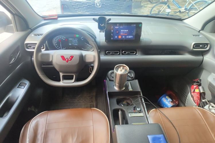 Used Wuling Hongguang New Energy 2024 All-Electric Model 300KM Standard Version Center Console