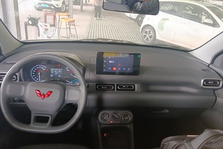 Used Wuling Hongguang New Energy 2024 All-Electric Model 300KM Standard Version Center Console