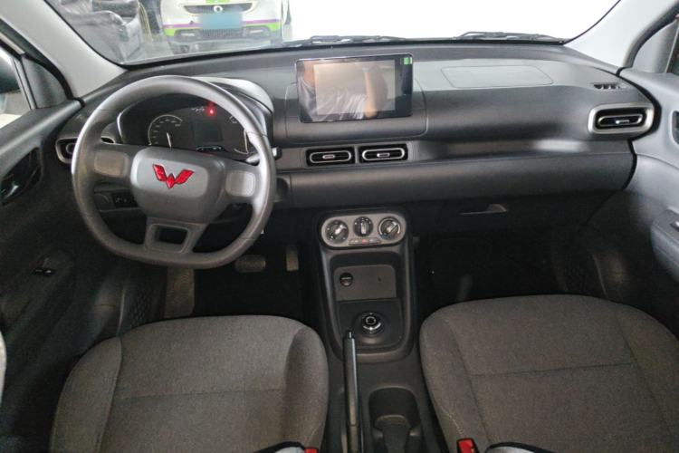 Used Wuling Hongguang New Energy 2024 All-Electric Model 300KM Standard Version Center Console
