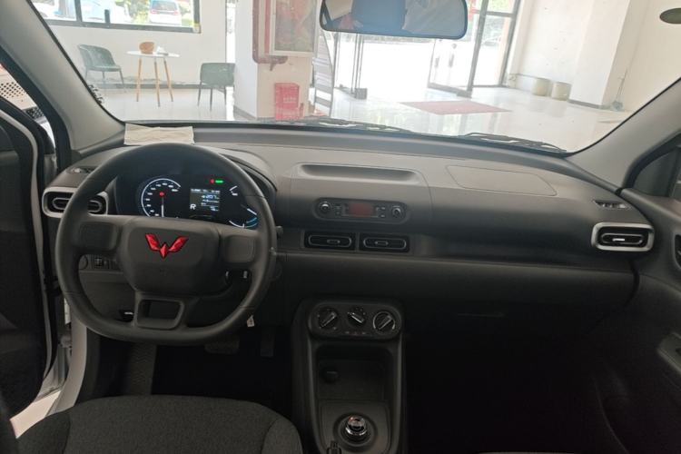 Used Wuling Hongguang New Energy 2024 All-Electric Model 300KM Practical Version Center Console