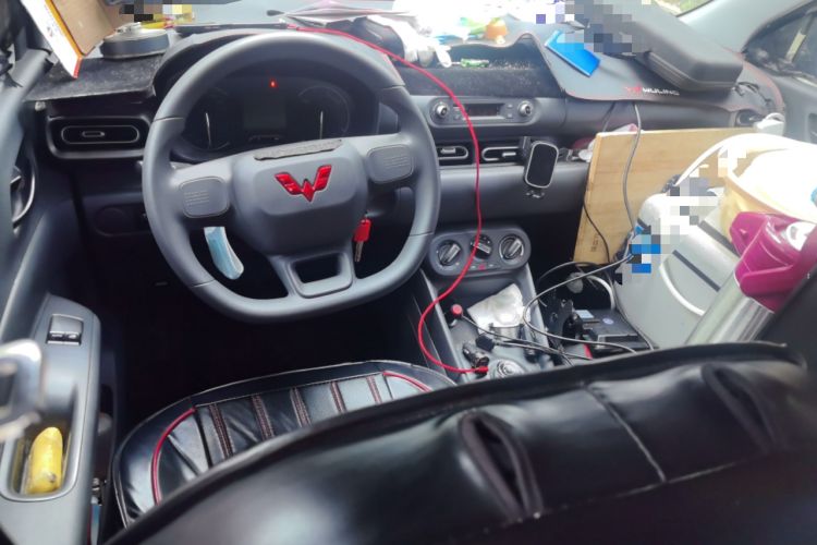 Used Wuling Hongguang New Energy 2024 All-Electric Model 300KM Practical Version Center Console