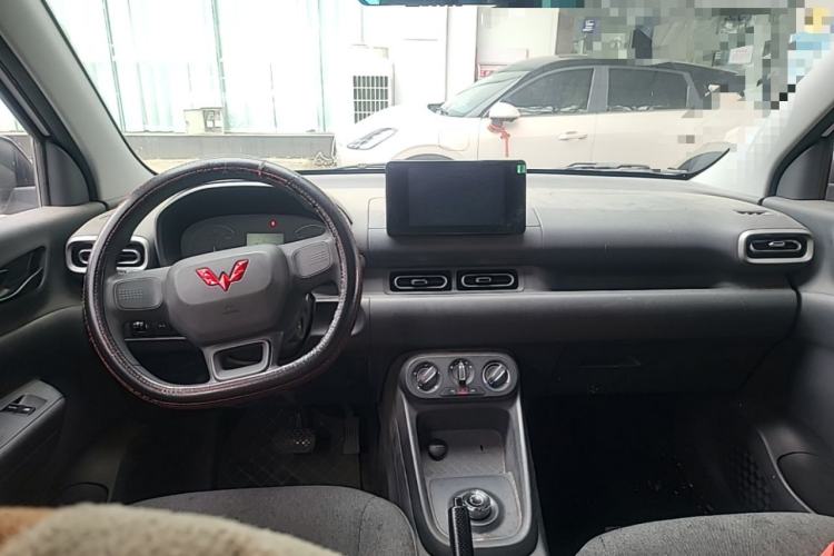 Used Wuling Hongguang New Energy 2024 All-Electric Model 300KM Practical Version Center Console