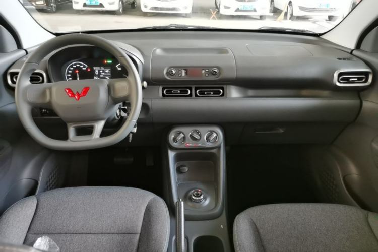 Used Wuling Hongguang New Energy 2024 All-Electric Model 300KM Practical Version Center Console