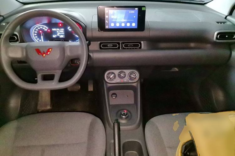 Used Wuling Hongguang New Energy 2024 All-Electric Model 300KM Standard Version Center Console