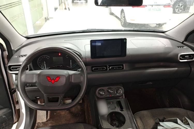Used Wuling Hongguang New Energy 2024 All-Electric Model 300KM Standard Version Center Console