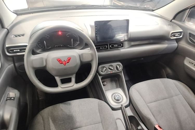 Used Wuling Hongguang New Energy 2024 All-Electric Model 300KM Standard Version Center Console