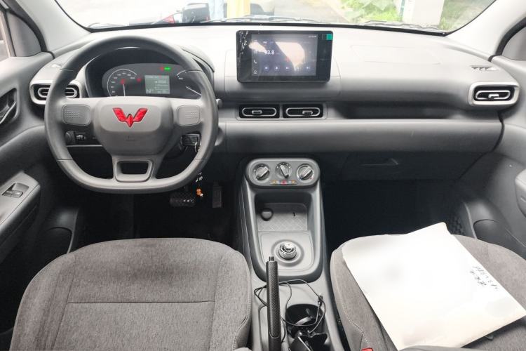 Used Wuling Hongguang New Energy 2024 All-Electric Model 300KM Standard Version Center Console