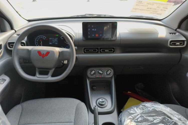 Used Wuling Hongguang New Energy 2024 All-Electric Model 300KM Standard Version Center Console