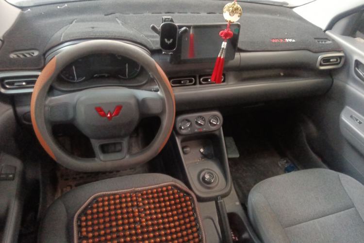 Used Wuling Hongguang New Energy 2024 All-Electric Model 300KM Standard Version Center Console