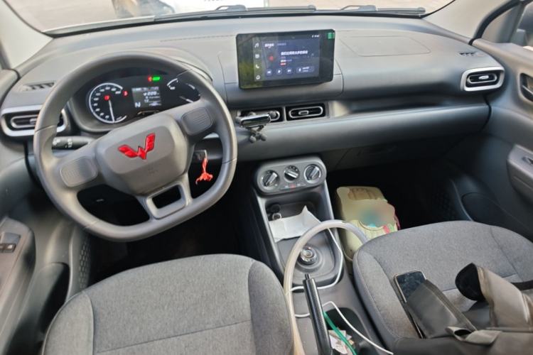 Used Wuling Hongguang New Energy 2024 All-Electric Model 300KM Standard Version Center Console