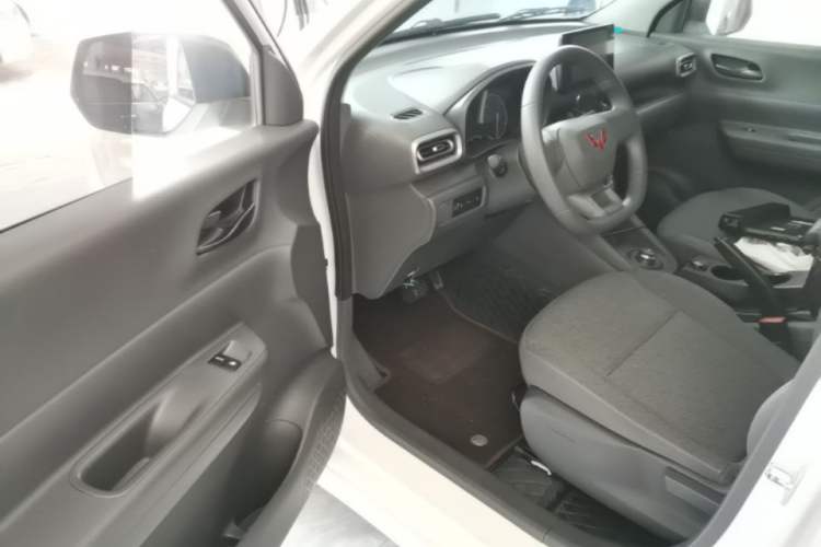 Used Wuling Hongguang New Energy 2024 All-Electric Model 300KM Standard Version Driver Seat