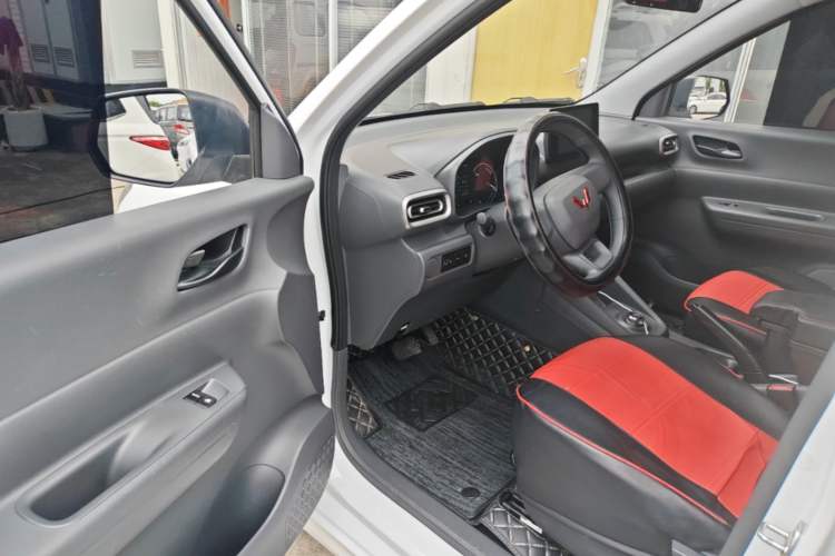 Used Wuling Hongguang New Energy 2024 All-Electric Model 300KM Standard Version Driver Seat