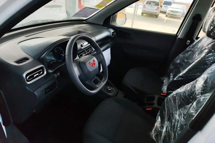 Used Wuling Hongguang New Energy 2024 All-Electric Model 300KM Practical Version Driver Seat