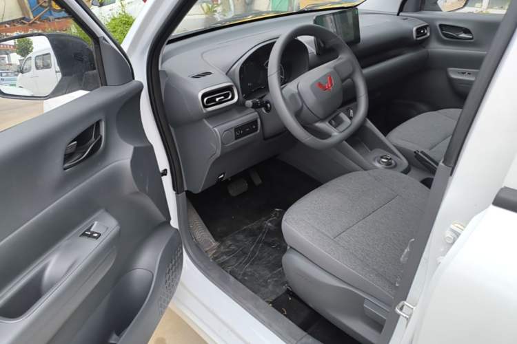 Used Wuling Hongguang New Energy 2024 All-Electric Model 300KM Standard Version Driver Seat