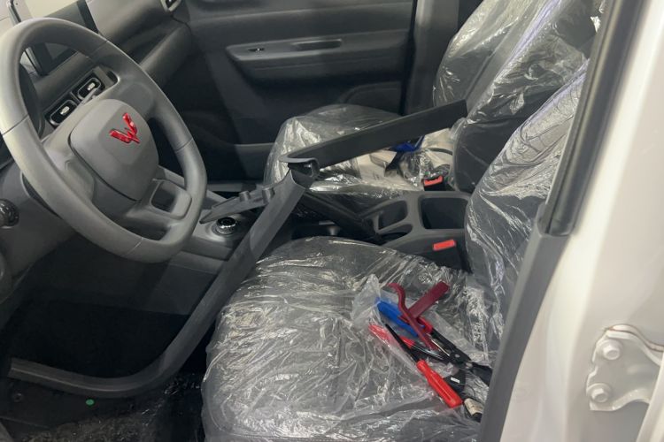 Used Wuling Hongguang New Energy 2024 All-Electric Model 300KM Standard Version Driver Seat