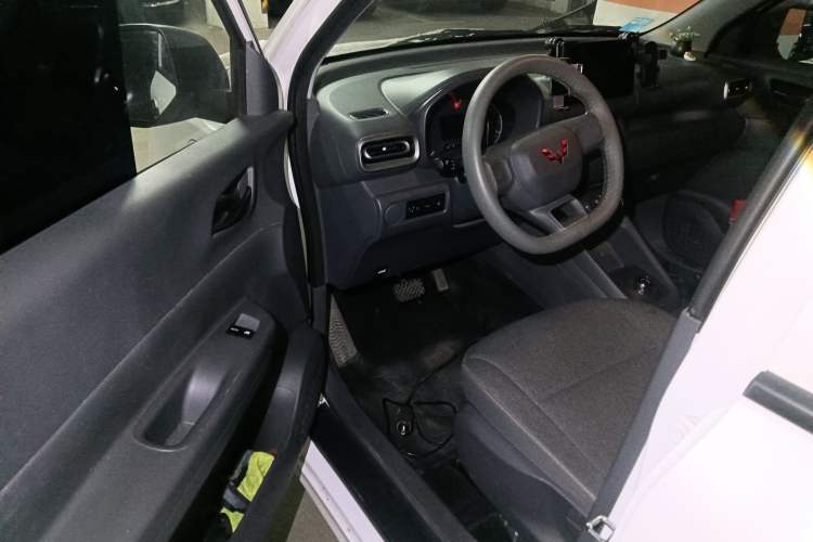 Used Wuling Hongguang New Energy 2024 All-Electric Model 300KM Standard Version Driver Seat