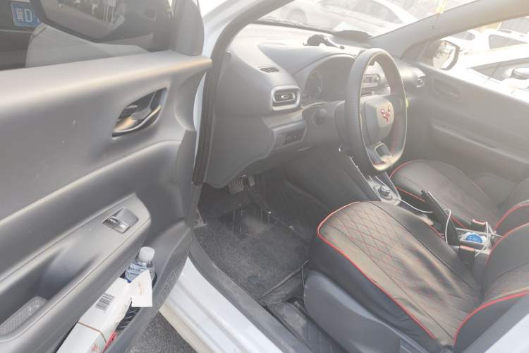 Used Wuling Hongguang New Energy 2024 All-Electric Model 300KM Practical Version Driver Seat