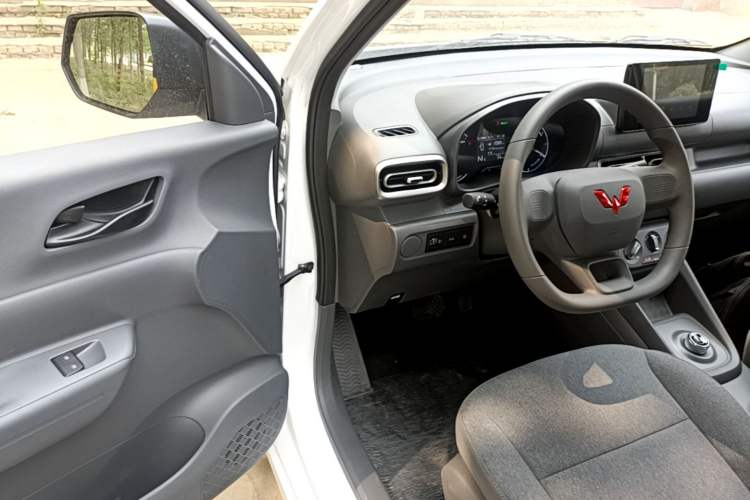 Used Wuling Hongguang New Energy 2024 All-Electric Model 300KM Standard Version Driver Seat