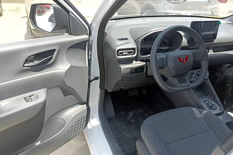Used Wuling Hongguang New Energy 2024 All-Electric Model 300KM Standard Version Driver Seat