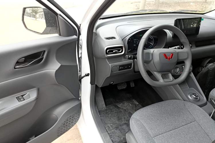 Used Wuling Hongguang New Energy 2024 All-Electric Model 300KM Standard Version Driver Seat