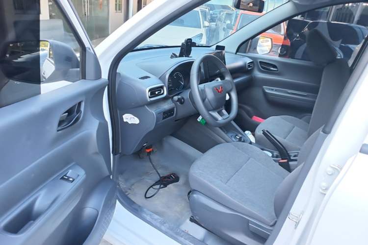 Used Wuling Hongguang New Energy 2024 All-Electric Model 300KM Practical Version Driver Seat