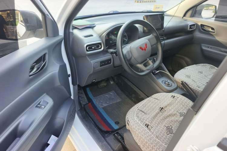 Used Wuling Hongguang New Energy 2024 All-Electric Model 300KM Standard Version Driver Seat