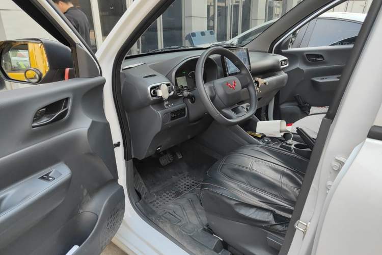 Used Wuling Hongguang New Energy 2024 All-Electric Model 300KM Practical Version Driver Seat