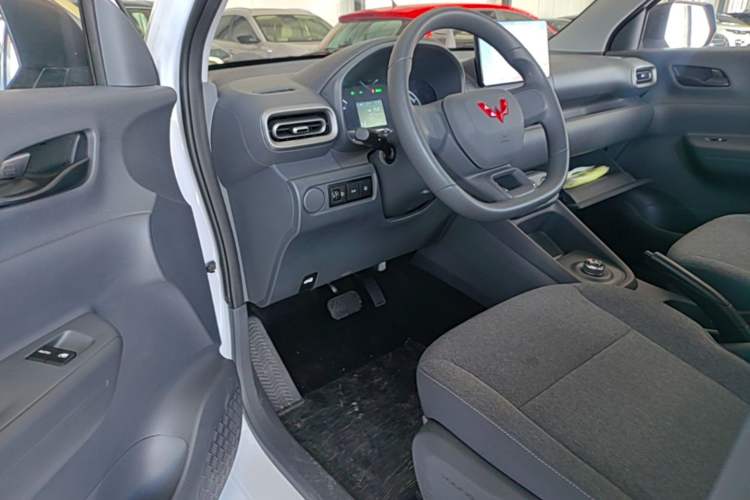 Used Wuling Hongguang New Energy 2024 All-Electric Model 300KM Standard Version Driver Seat