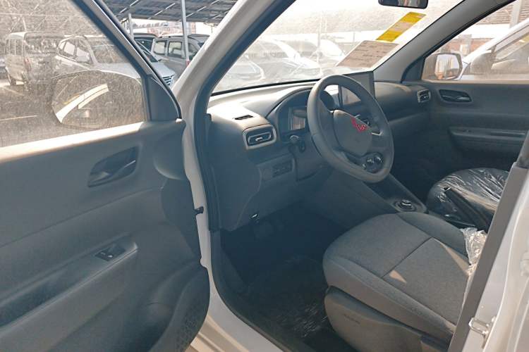 Used Wuling Hongguang New Energy 2024 All-Electric Model 300KM Standard Version Driver Seat