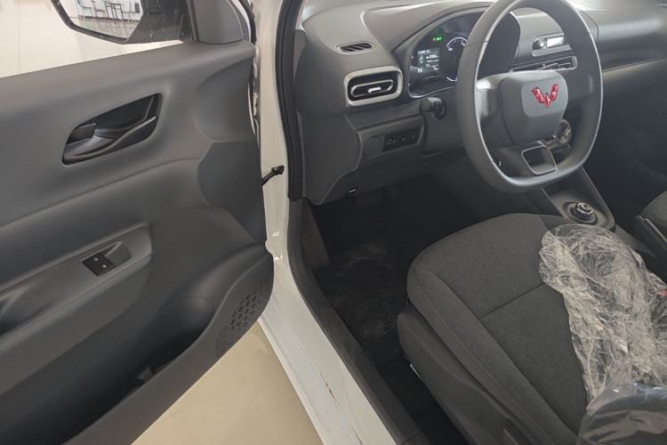 Used Wuling Hongguang New Energy 2024 All-Electric Model 300KM Practical Version Driver Seat