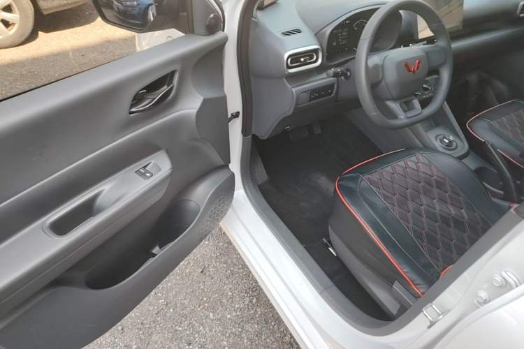 Used Wuling Hongguang New Energy 2024 All-Electric Model 300KM Standard Version Driver Seat