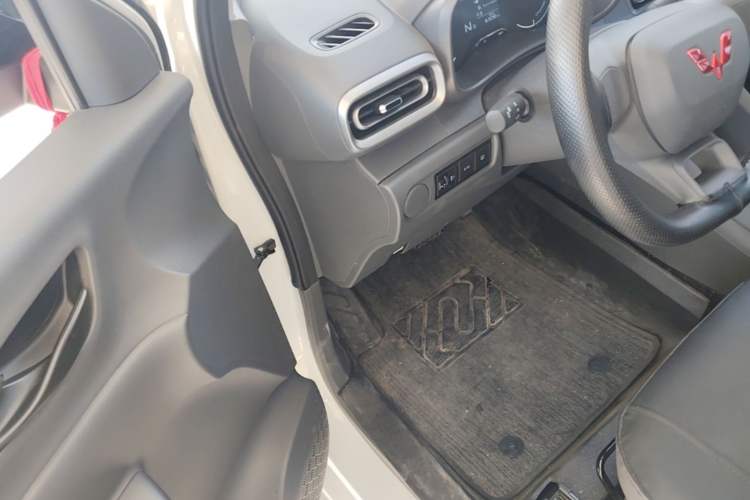 Used Wuling Hongguang New Energy 2024 All-Electric Model 300KM Standard Version Driver Seat