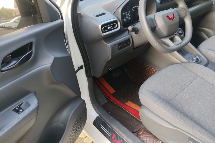 Used Wuling Hongguang New Energy 2024 All-Electric Model 300KM Standard Version Driver Seat