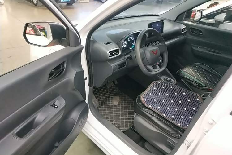 Used Wuling Hongguang New Energy 2024 All-Electric Model 300KM Standard Version Driver Seat