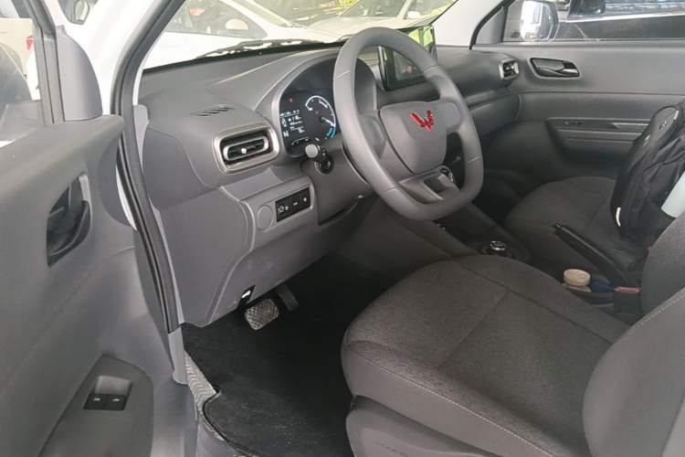 Used Wuling Hongguang New Energy 2024 All-Electric Model 300KM Standard Version Driver Seat