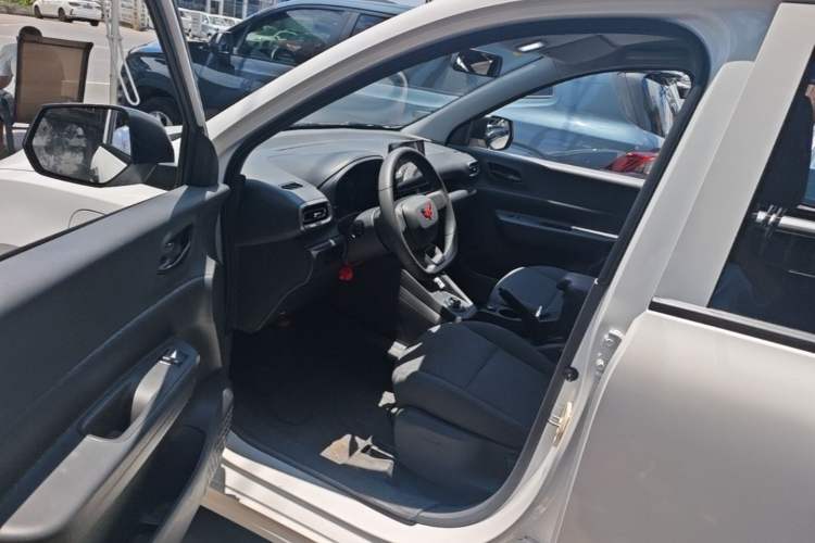 Used Wuling Hongguang New Energy 2024 All-Electric Model 300KM Practical Version Driver Seat