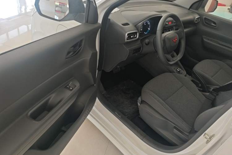 Used Wuling Hongguang New Energy 2024 All-Electric Model 300KM Practical Version Driver Seat