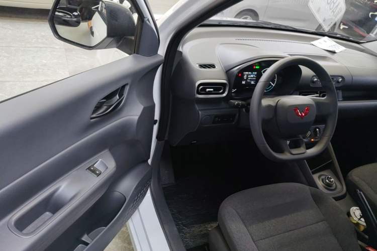 Used Wuling Hongguang New Energy 2024 All-Electric Model 300KM Practical Version Driver Seat