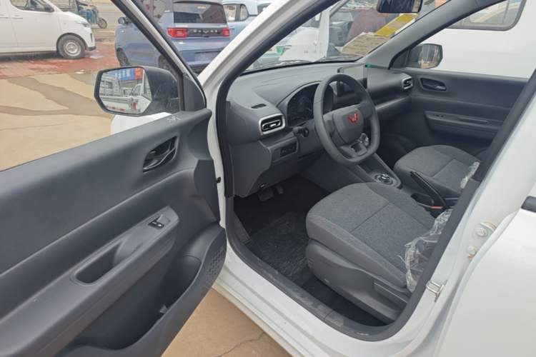 Used Wuling Hongguang New Energy 2024 All-Electric Model 300KM Standard Version Driver Seat