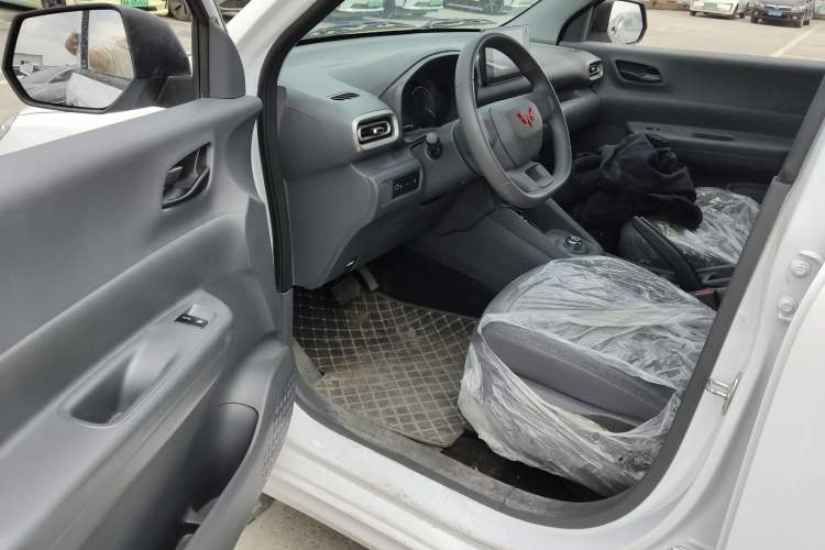 Used Wuling Hongguang New Energy 2024 All-Electric Model 300KM Standard Version Driver Seat